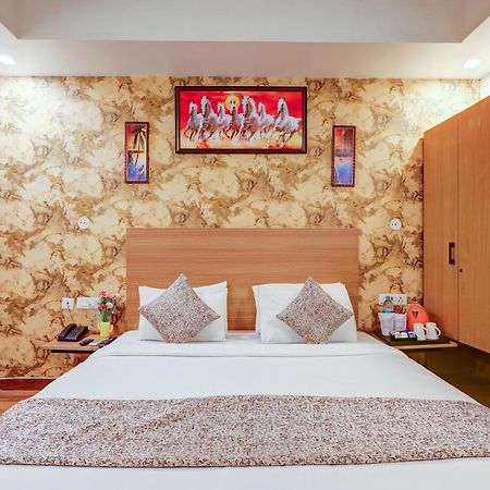 Hotel Red York By Byob Hotels ノイダ エクステリア 写真