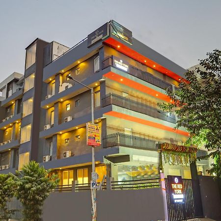 Hotel Red York By Byob Hotels ノイダ エクステリア 写真