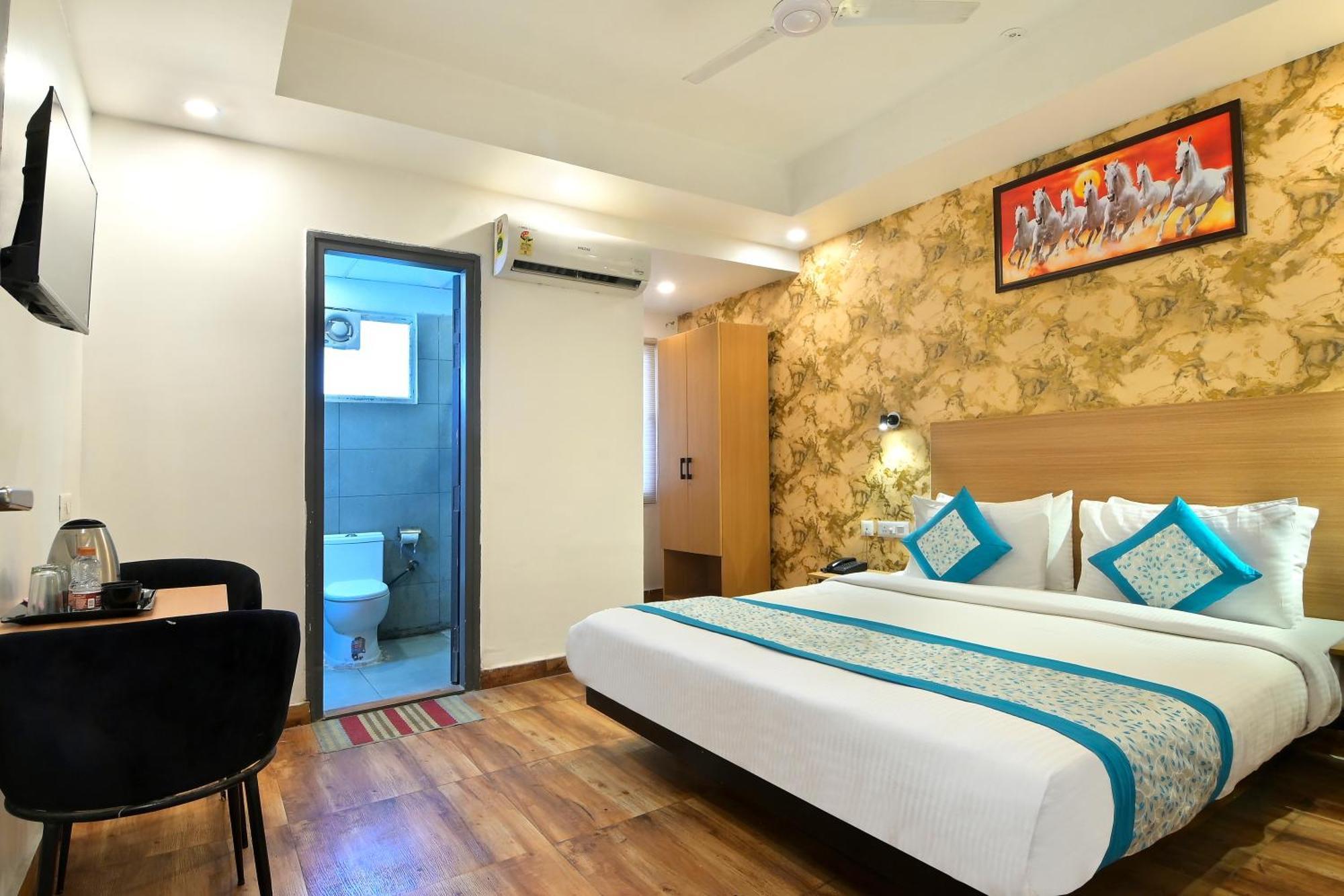 Hotel Red York By Byob Hotels ノイダ エクステリア 写真