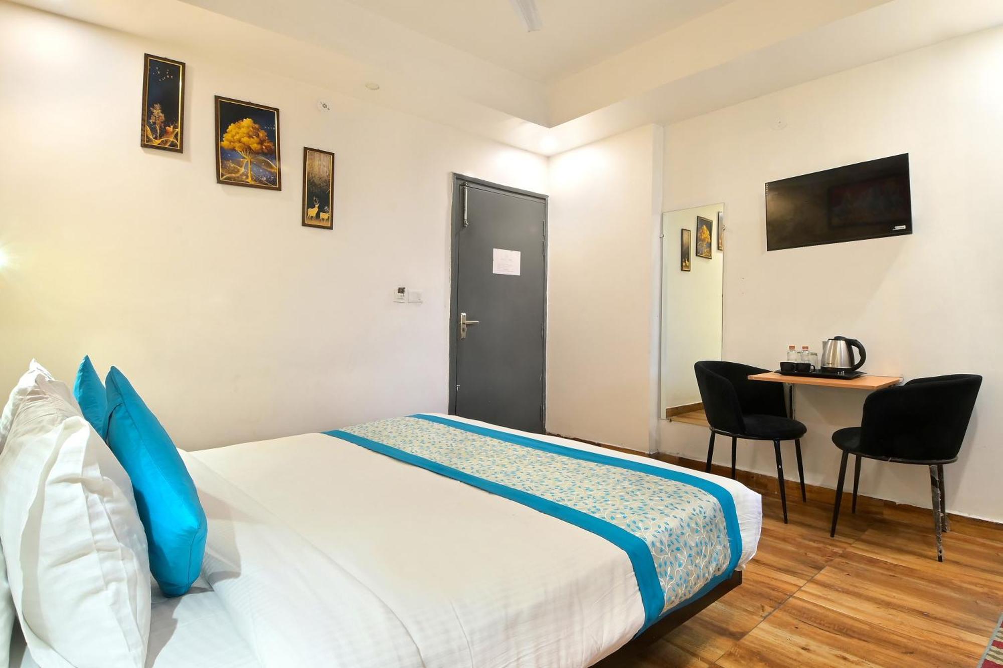 Hotel Red York By Byob Hotels ノイダ エクステリア 写真