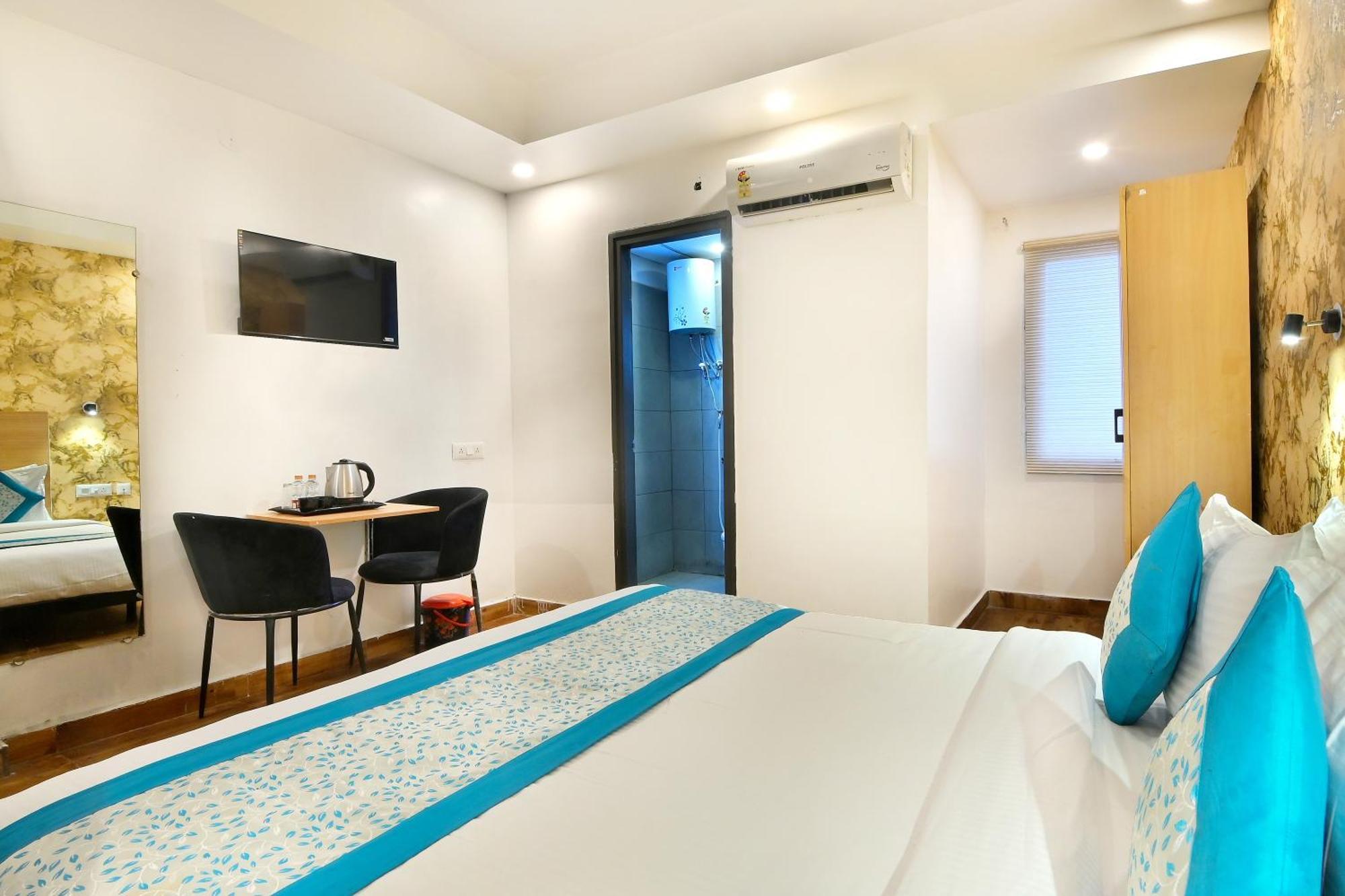 Hotel Red York By Byob Hotels ノイダ エクステリア 写真