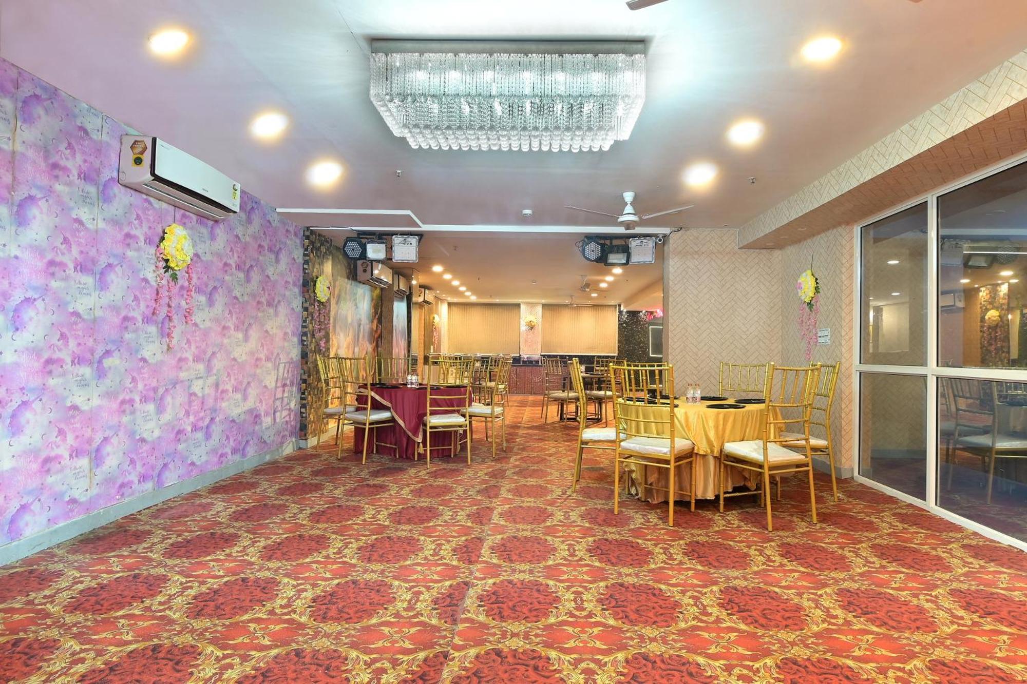 Hotel Red York By Byob Hotels ノイダ エクステリア 写真
