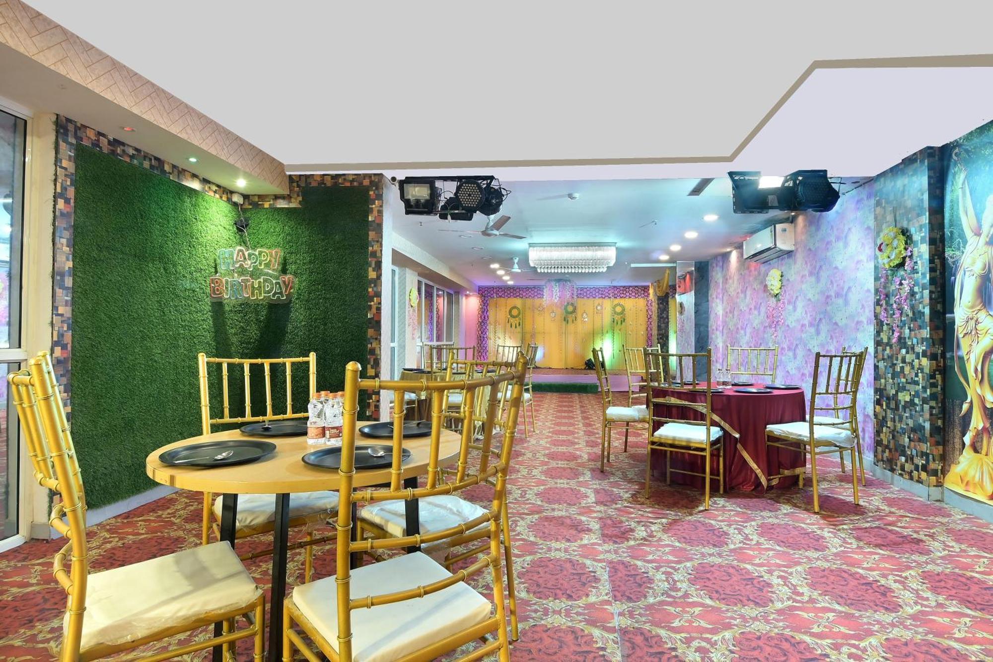 Hotel Red York By Byob Hotels ノイダ エクステリア 写真