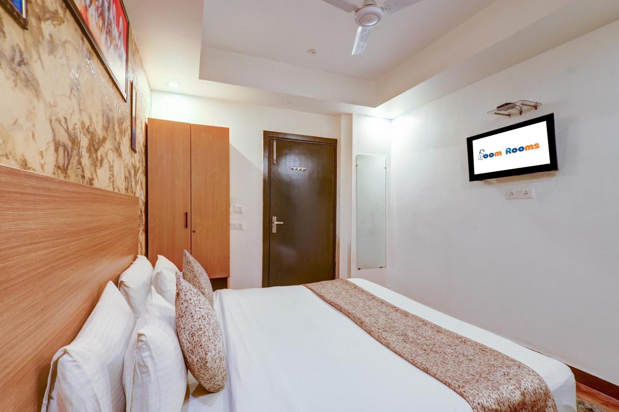 Hotel Red York By Byob Hotels ノイダ エクステリア 写真