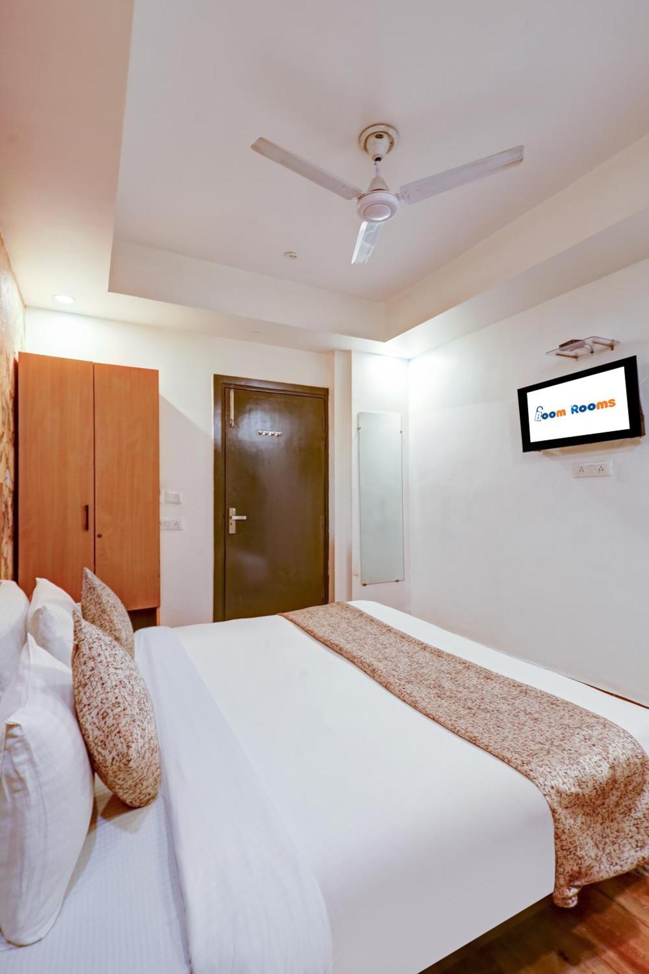 Hotel Red York By Byob Hotels ノイダ エクステリア 写真