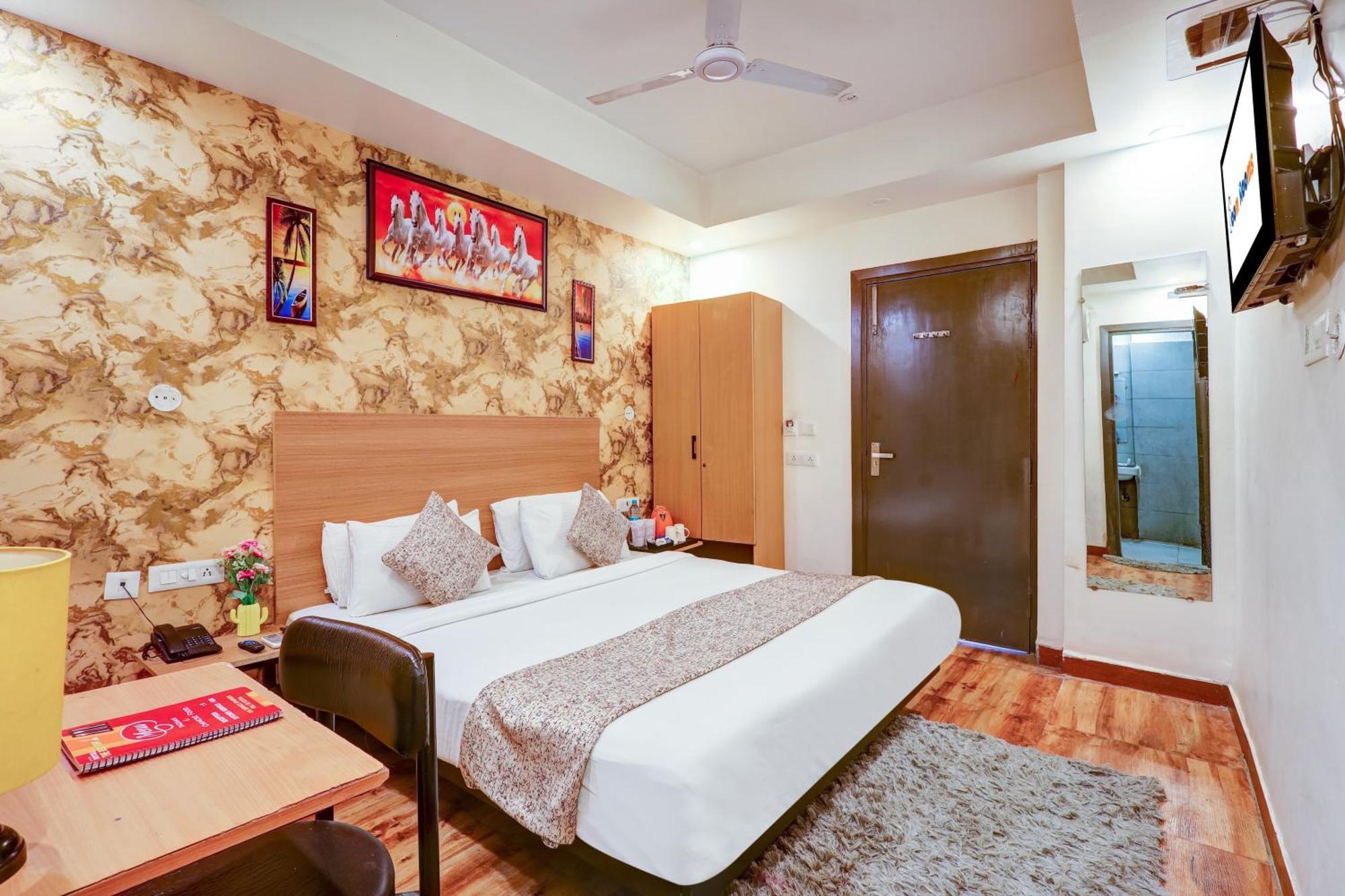 Hotel Red York By Byob Hotels ノイダ エクステリア 写真