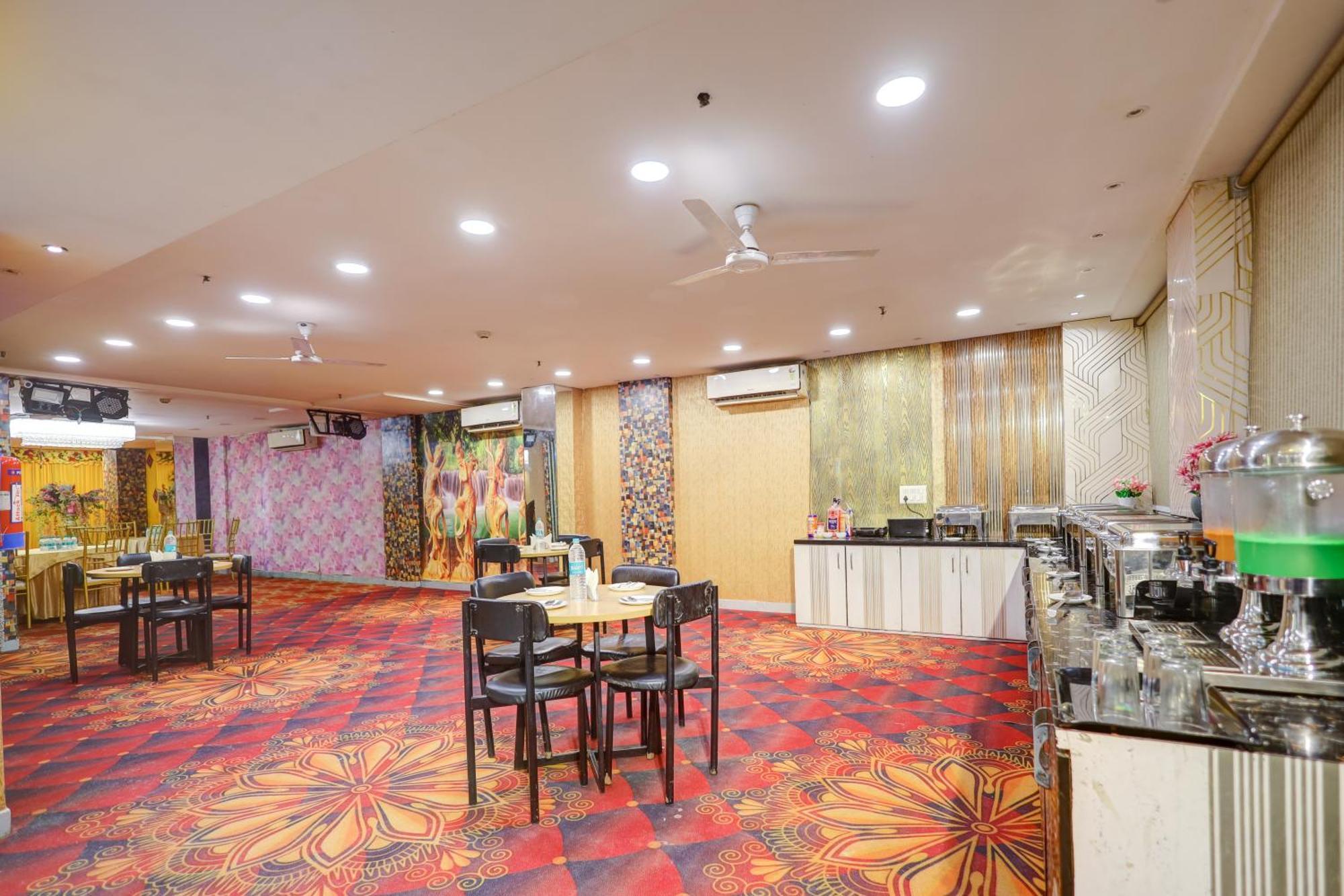 Hotel Red York By Byob Hotels ノイダ エクステリア 写真