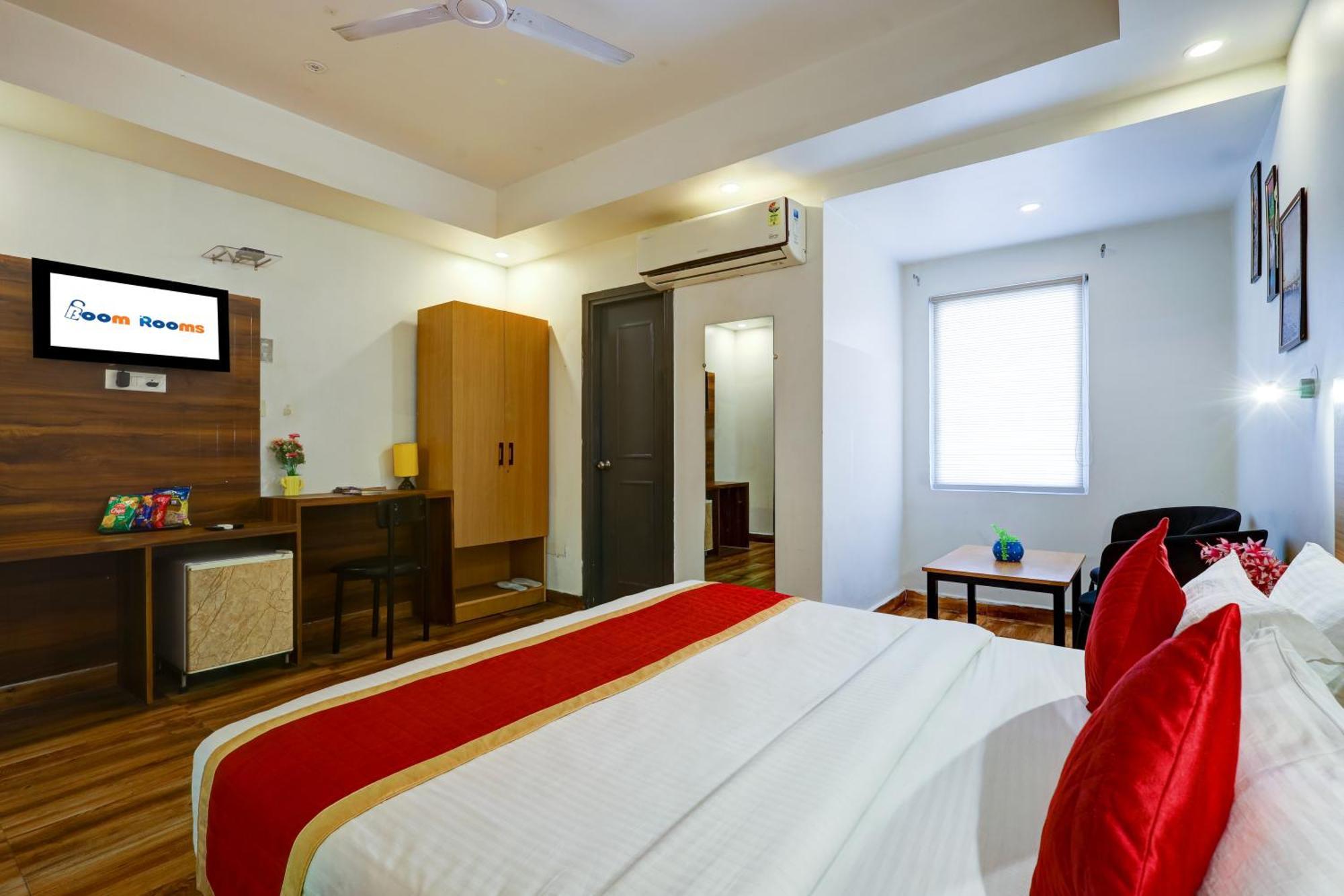 Hotel Red York By Byob Hotels ノイダ エクステリア 写真